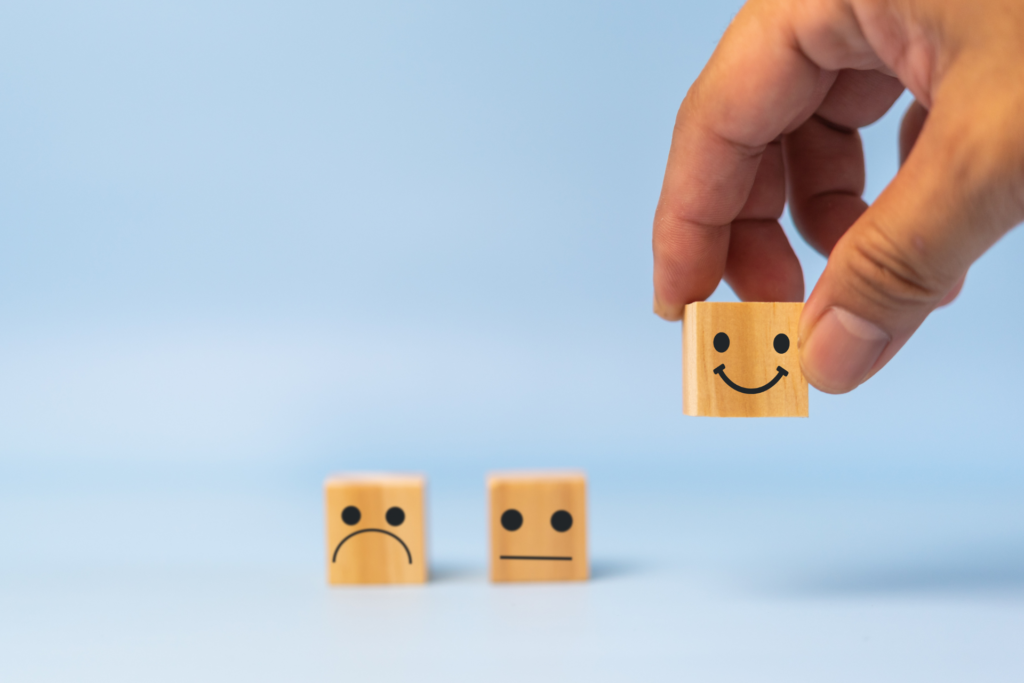 Valoraciones de clientes positivas, neutras y negativas que influyen en conseguir más clientes en Kelimbo