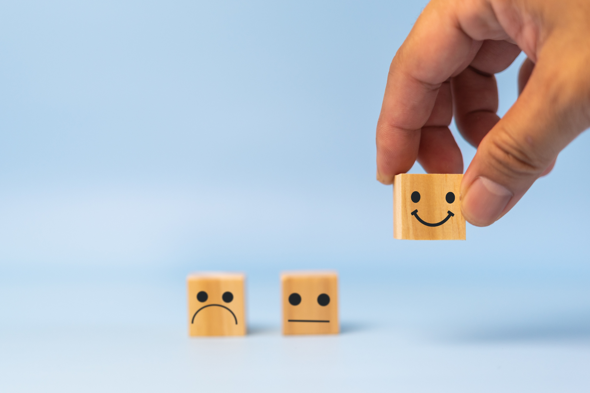 Valoraciones de clientes positivas, neutras y negativas que influyen en conseguir más clientes en Kelimbo